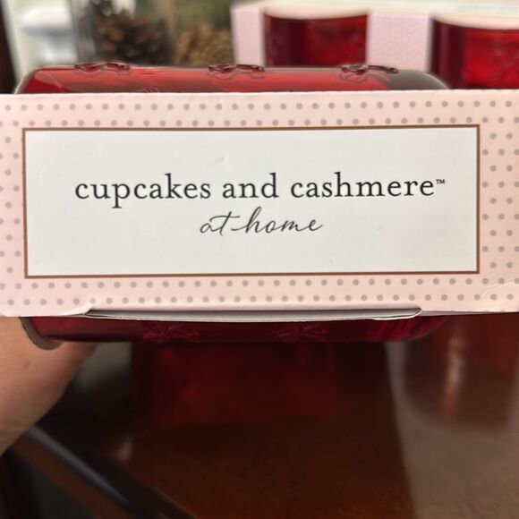 NWT- 2 Sets of 2 Cupcakes & Cashmere Red Plastic Bow Cups Christmas Valentines - Picture 3 of 4